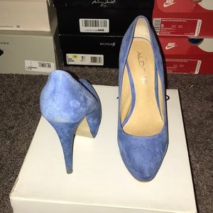Blue platform aldo pumps